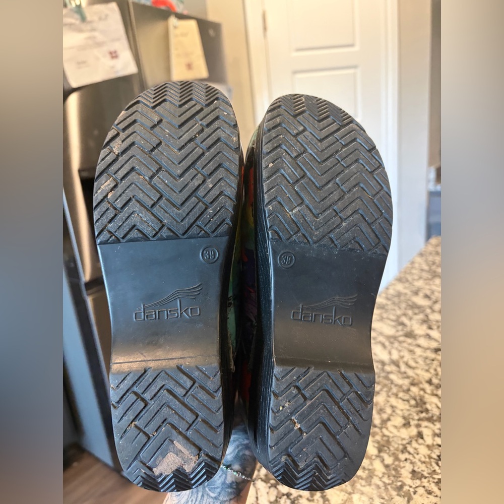 Dansko 39 paint splatter clogs - Picture 4 of 6